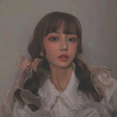 ���/Ůͷ   �������û죬����ұ������ ?