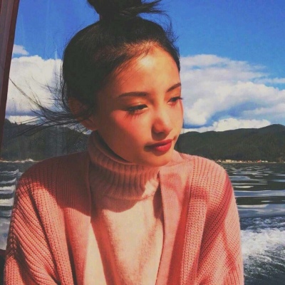 ���/Ůͷ   �������û죬����ұ������ ?