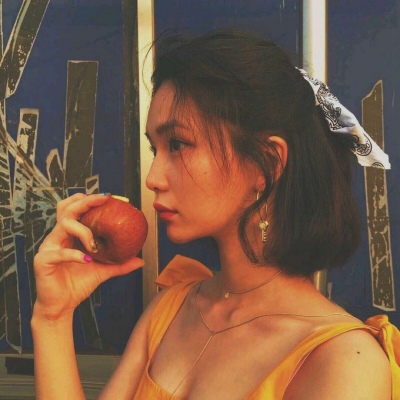 ���/Ůͷ   �������û죬����ұ������ ?