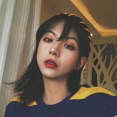 ���/Ůͷ   �������û죬����ұ������ ?