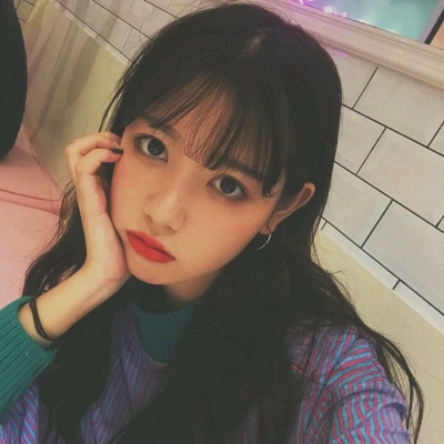 ���/Ůͷ   �������û죬����ұ������ ?