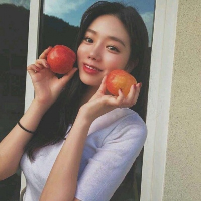 ���/Ůͷ   �������û죬����ұ������ ?