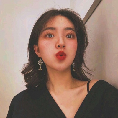 ���/Ůͷ   �������û죬����ұ������ ?