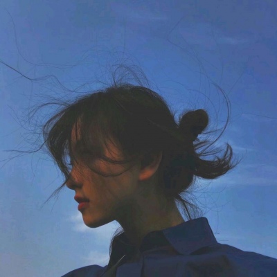 ���/Ůͷ   �������û죬����ұ������ ?