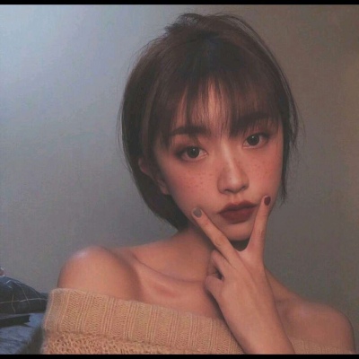 ���/Ůͷ   �������û죬����ұ������ ?