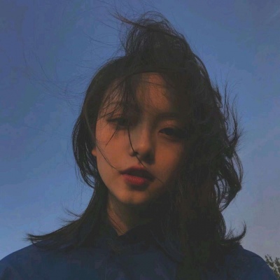 ���/Ůͷ   �������û죬����ұ������ ?