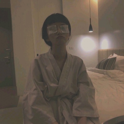 ���/Ůͷ   �������û죬����ұ������ ?