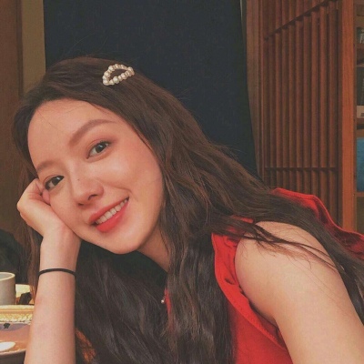 ���/Ůͷ   �������û죬����ұ������ ?