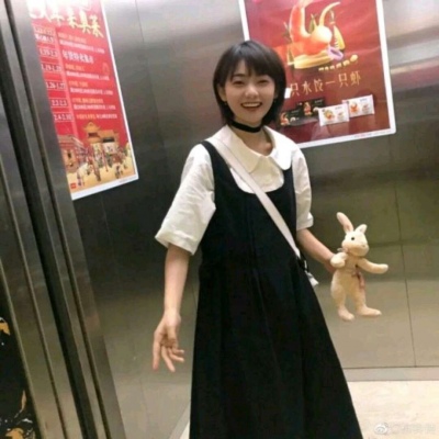 ���/Ůͷ   �������û죬����ұ������ ?