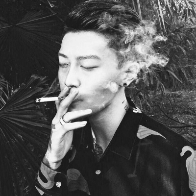 ����/������ͷ/һ��Ů�����������׵�ʱ���Ҳ�����ͷ����Ƥ����.