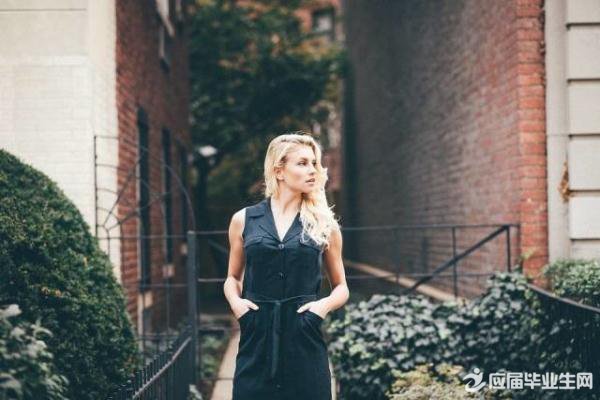 ����Ů�˵���־����ǩ��