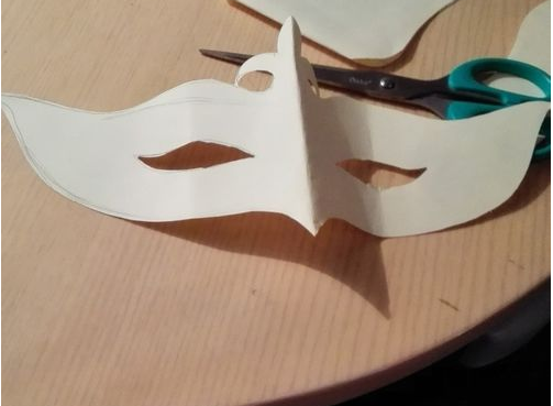 拔河面具制作方法