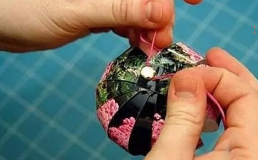 用卡纸制作南瓜灯笼的方法