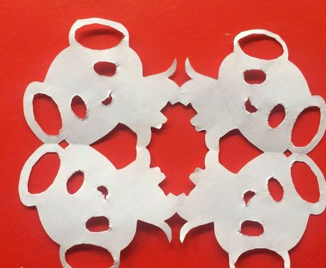 小狗窗花剪纸步骤图