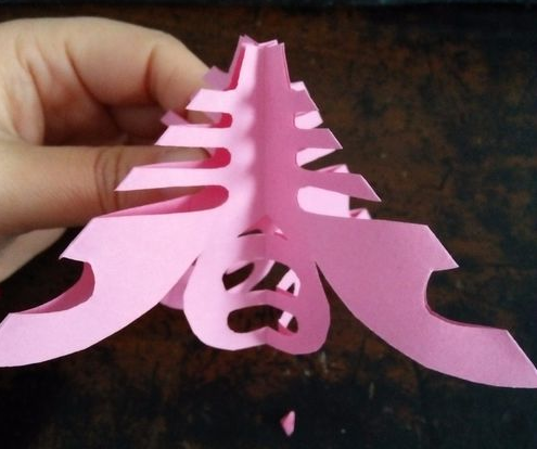 有关春字剪纸步骤