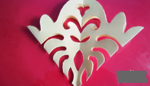 剪四角对称窗花的步骤图解 剪四角对称窗花的步骤图解