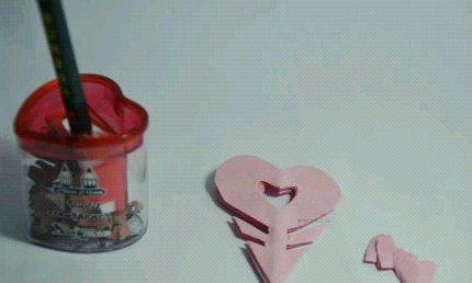 �ÿ��ĶԳ�ͼ�μ�ֽ