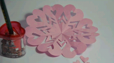 �ÿ��ĶԳ�ͼ�μ�ֽ