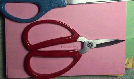 �ÿ��ĶԳ�ͼ�μ�ֽ