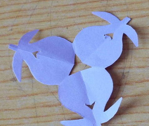 雪梨团花剪纸步骤