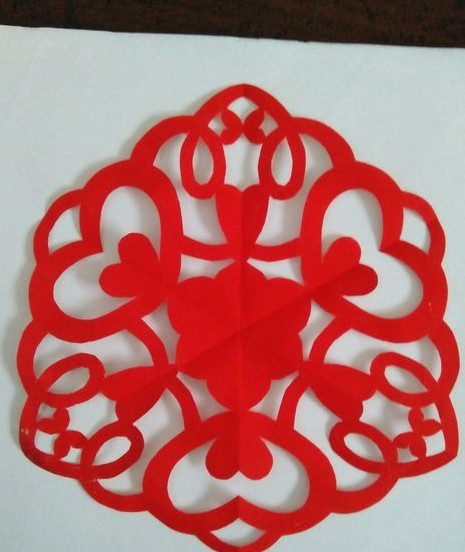 三瓣团花的剪纸步骤