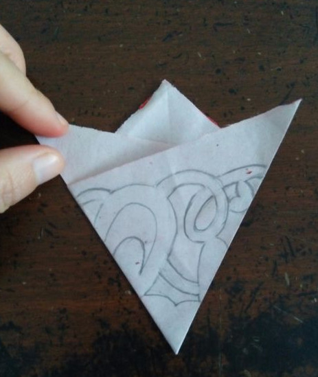 三瓣团花的剪纸步骤