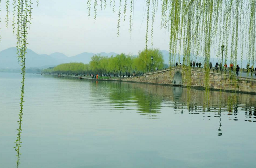 д����Ĺ�ʫ