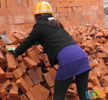 搬砖成高薪职业,年薪近50万