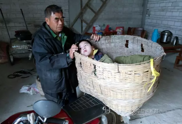 �ж�������£���������������̱Ů������