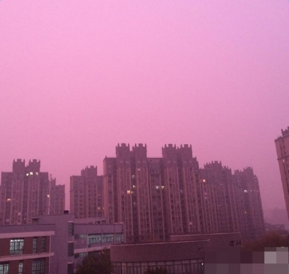 南京现玫红色雾霾:引网友热议