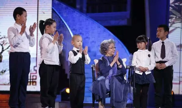 �ʶ��߼α�Ҷ��Ө�����Ĺ���