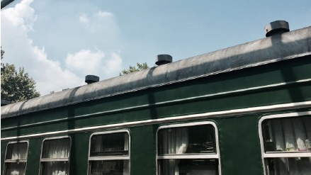 15364578055b947c4dc31c4690927.png 坐绿皮火车唯美的说说