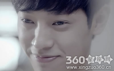 ���������࿴һ���˵��Ը�������Σ�