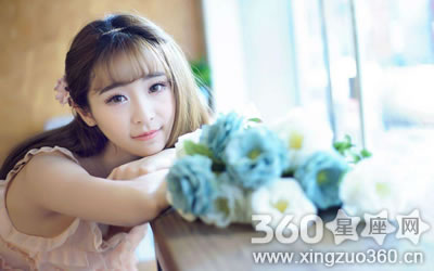 ����ʶ�� ��¶�����Ů������