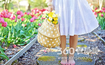 ϲ���������󿪿ڴ�Ц������Ů