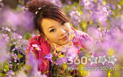 ���պ�ױ���ܴ������Ů