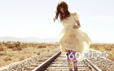 ����ϰ�߰Ѱ��������λ������Ů