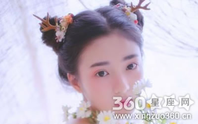 ����ȦĬĬǱˮ����ФŮ����Щ