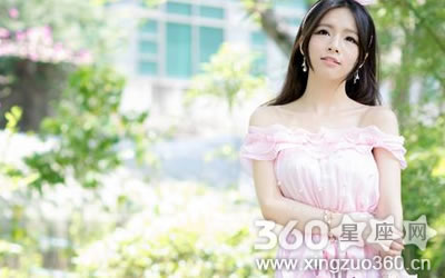 ϲ���ڰ�������˵���Ļ�����ФŮ