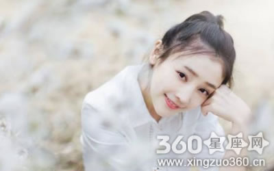 ϲ���ڰ�������˵���Ļ�����ФŮ