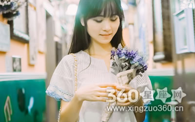 һ����ǰ�� �ͱ�ը������Ů