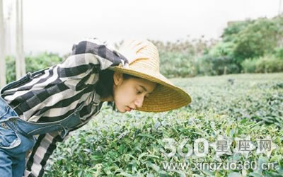 ���Խ���Ů�����°����Ф��