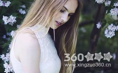 ��Щ����Ů���ڽ����鱦������Ȥ