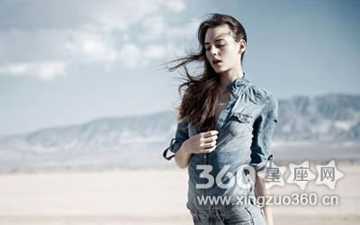 ��Щ����Ů���ڽ����鱦������Ȥ