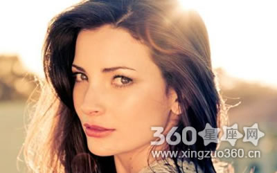 �������߾������ŵ�����Ů