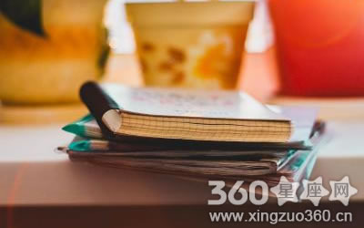 С�Ĵ�������Ƣ��һ����ŵ�����Ů