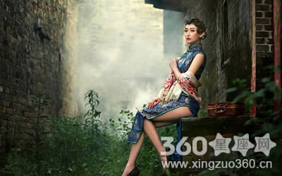 ϲ����ͻ�����һ���������Ů