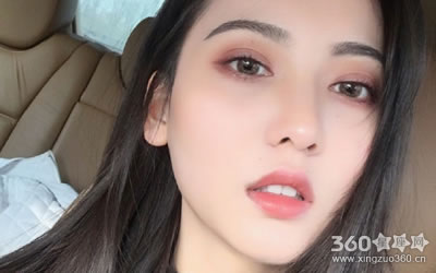 �ڰ�����ǰ�Ӹ���仰�����Ф��