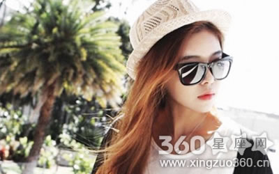 ��Щ��ФŮ��ѱ���ĬĬ������