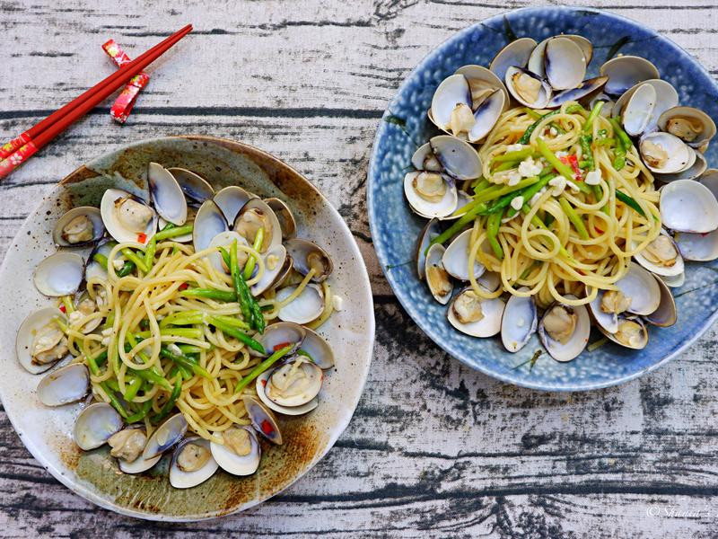 鲜美蒜香芦笋蛤蛎义面的做法